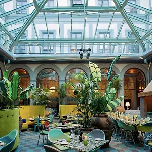 25hours Piazza San Paolino Hotel